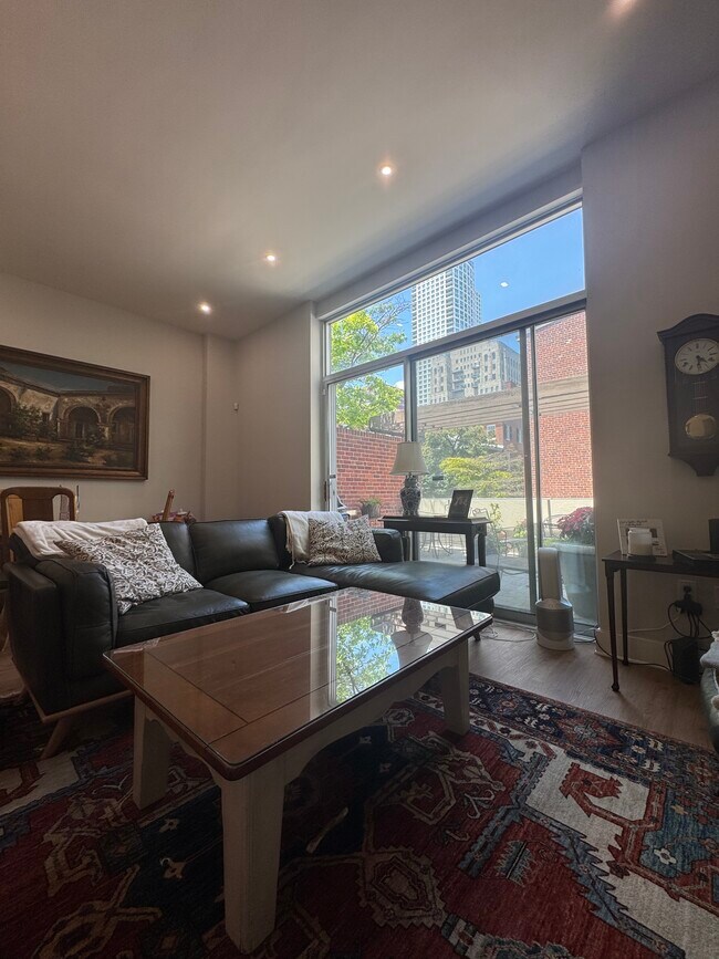Sala de estar - 637 Spruce St