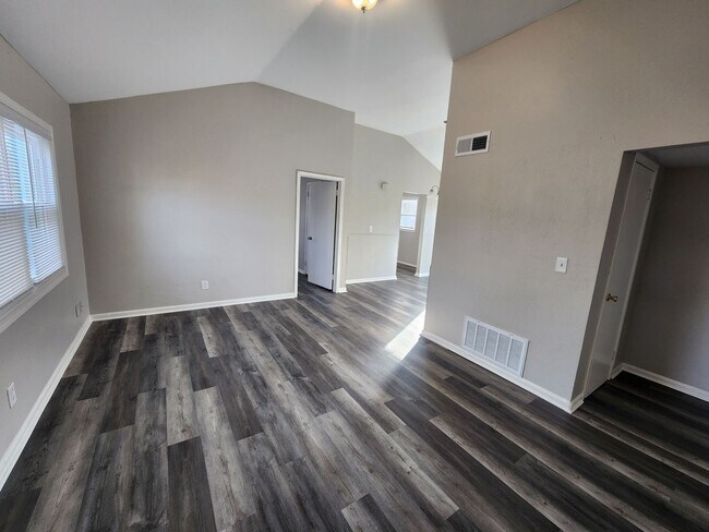 Foto del edificio - Updated 3 bedroom 1.5 bath home in Valley Station with a garage!