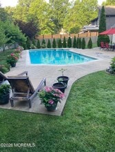 Building Photo - 7 Oak Tree Ln