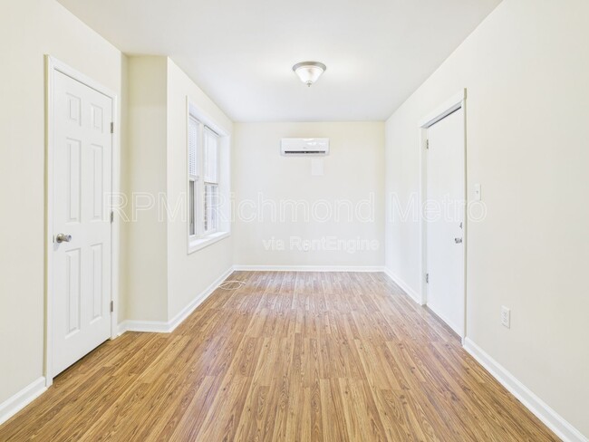 Interior Photo - 2400 Barton Ave