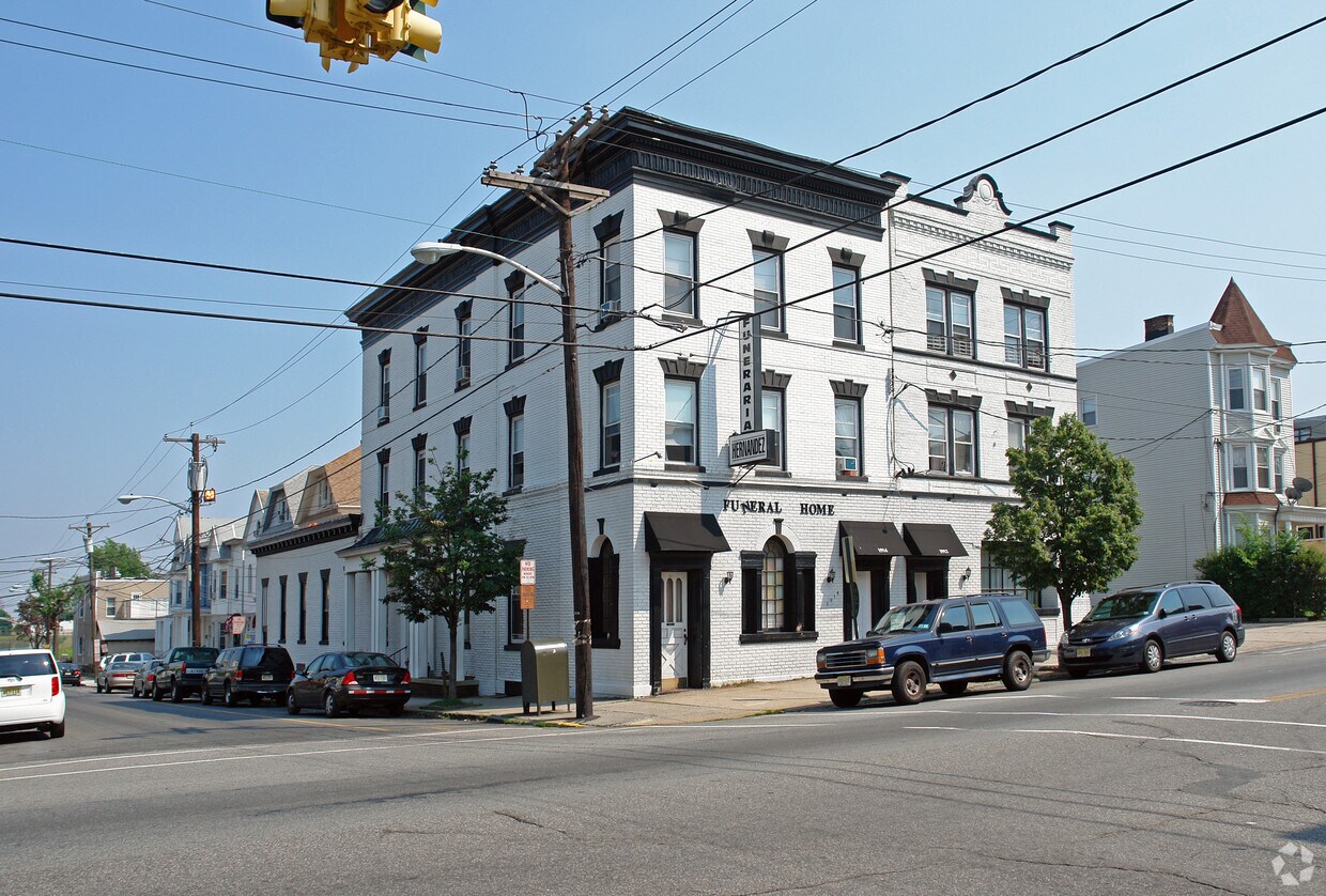 Foto del edificio - Building 1 of 2
