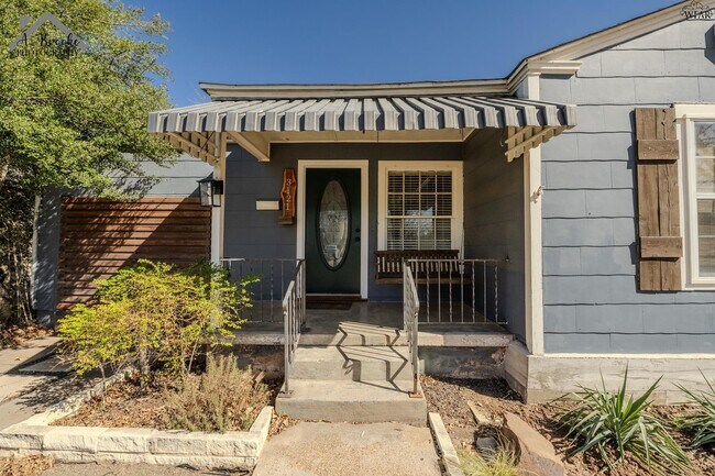 Foto del edificio - 3121 Sherwood Ln