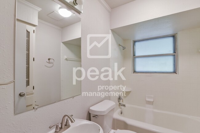 Foto del edificio - $1749! 3Bed home! 2 YEAR LEASE OPTION! App...
