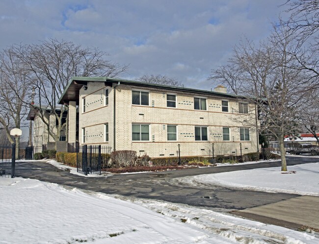Building Photo - 3301 Philadelphia Dr