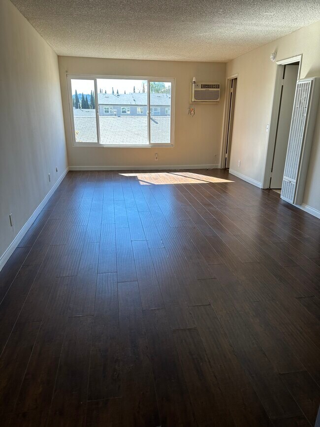 Foto del edificio - 5711 Fulcher Ave