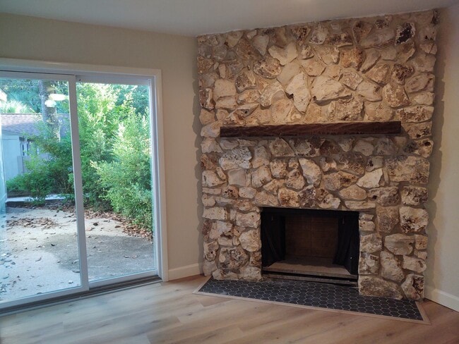 Building Photo - 219 Pine Cone Trl