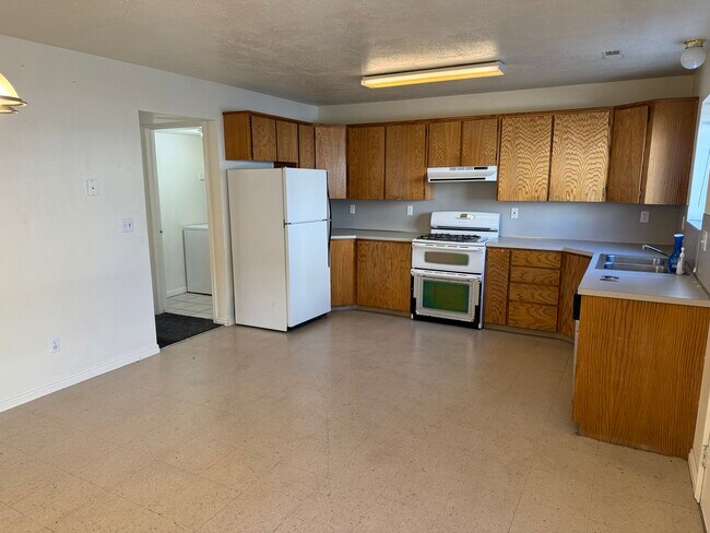 Building Photo - 1393 N 260 W