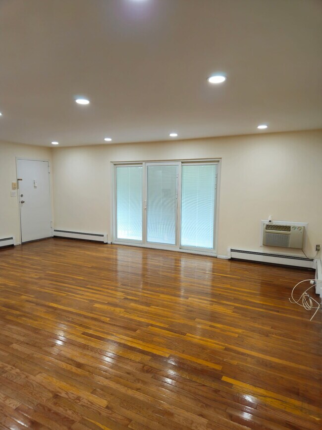 Foto del edificio - 366 Hoover Ave