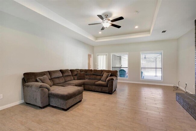 Building Photo - 425 Rustic Ridge Dr