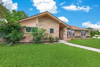 Building Photo - 4002 Mischire Dr
