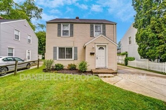 Building Photo - 1017 Searles Rd