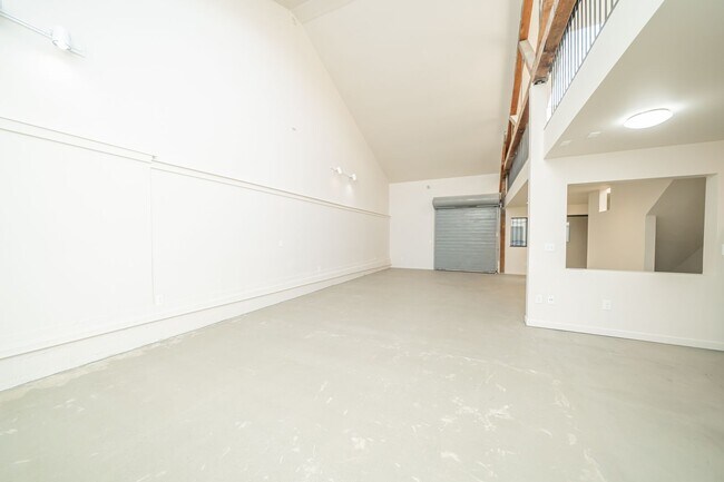 Building Photo - 1617 32nd St