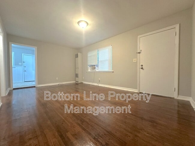 Building Photo - 1225 Clay Ave