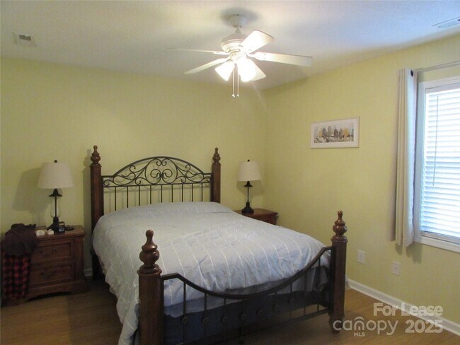 Foto del edificio - 137 Pine Meadow Ln