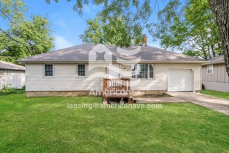 Building Photo - 314 SW Glendana St