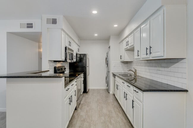 Foto del edificio - 5995 N 78th St
