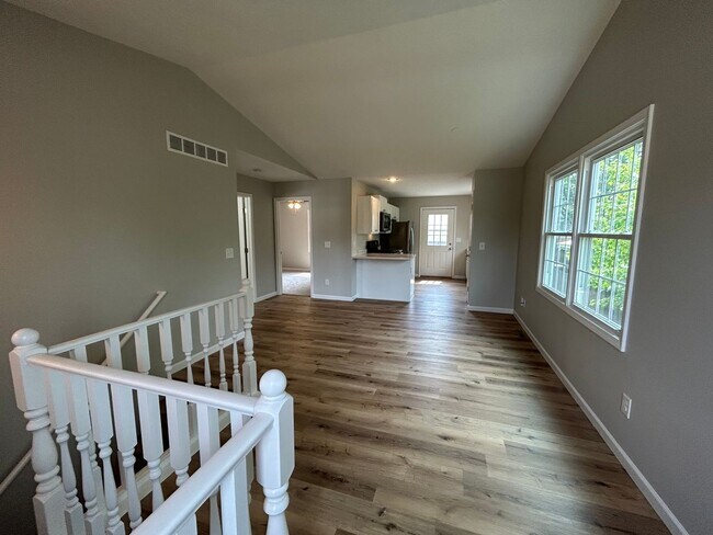Building Photo - Updated 3 Bedroom Duplex!
