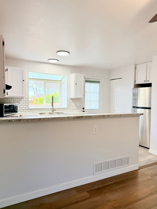 Building Photo - 1192 S Zeno Way