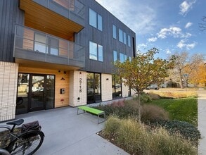 Building Photo - 2718 Pine St