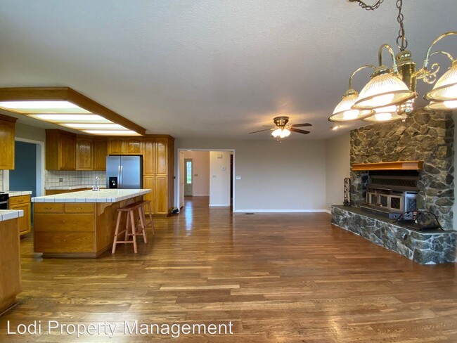 Building Photo - 4 br, 2.5 bath House - 21409 Highway 12