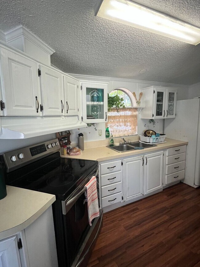 Building Photo - 3/2 Furnished home 13 mins from WEC