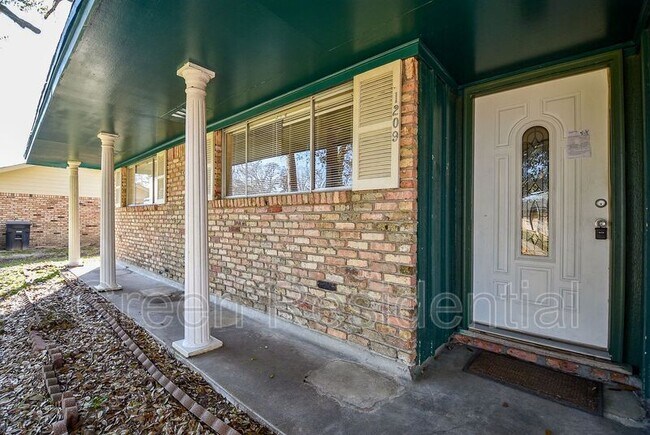 Building Photo - 1209 Carmie St