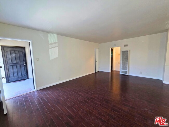 Building Photo - 7621 Hampton Ave