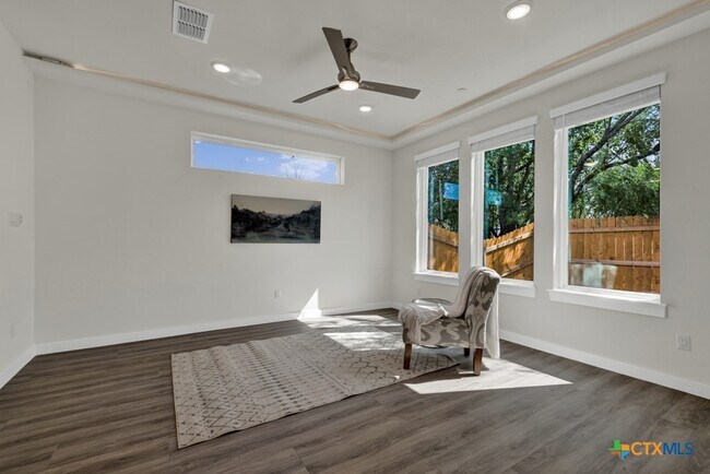 Foto del edificio - 104 Creekside Trail