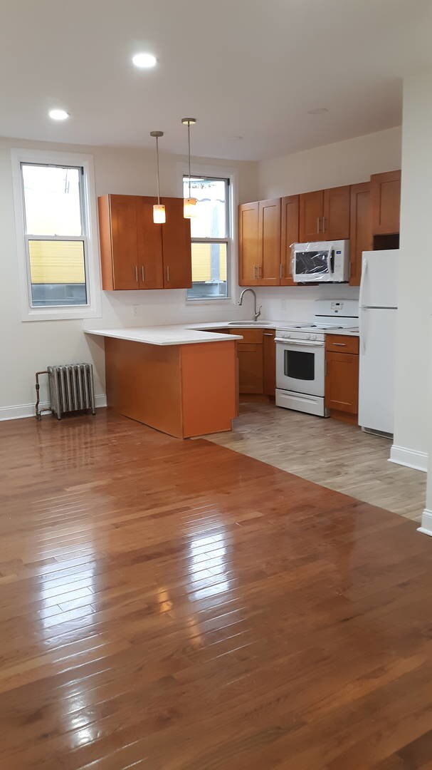 Building Photo - 21 Ditmars St