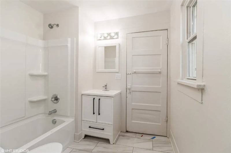 Foto principal - 1921 Logan Ave