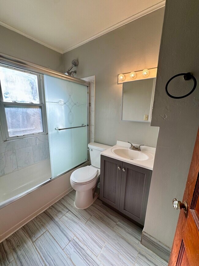 Foto del edificio - 1229 Warren St