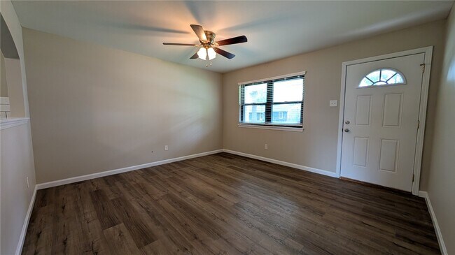 Building Photo - 809 Jacobs Ln