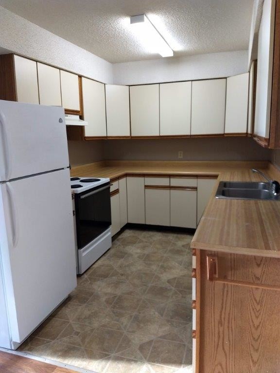 Kitchen - 5203 N Pierson St