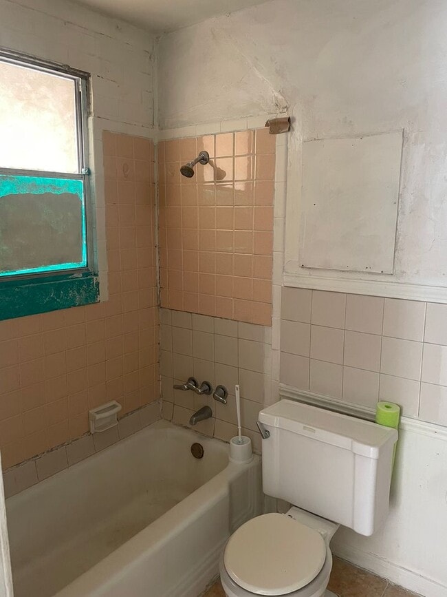 Building Photo - 103 W Dove Ln