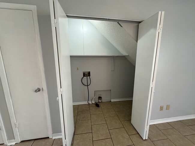 Building Photo - 2810 Villa Woods Cir
