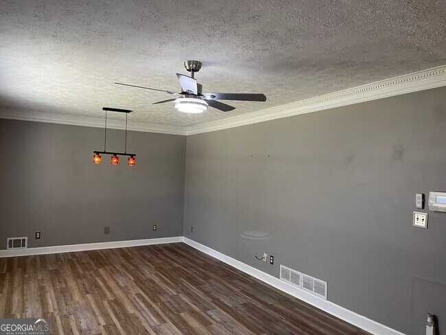 Building Photo - 2660 Turner Valley Cir SW
