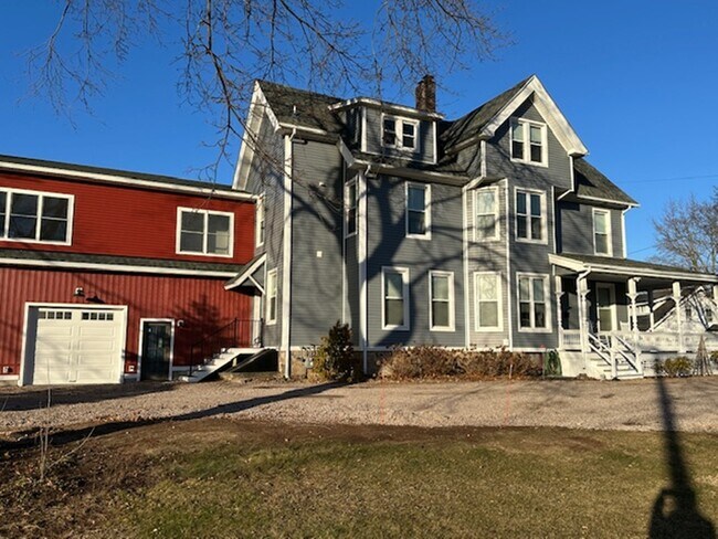 Building Photo - 48 Cedar St