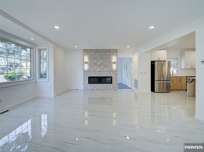Building Photo - 217 Heywood Ave