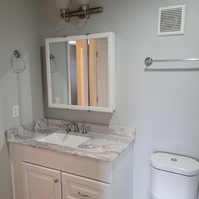 Foto del edificio - 1 Bedroom Townhome in Desirable Sixty-01 D...
