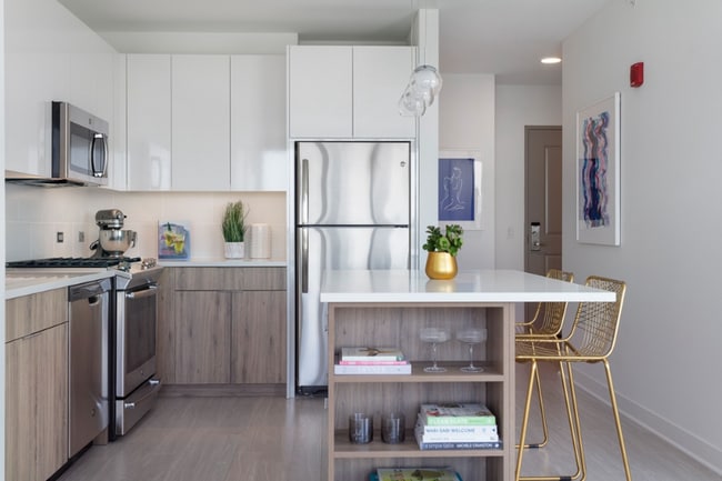 Photo - 2357 N Lincoln Ave Apartment