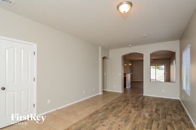 Building Photo - 12918 W Columbine Dr