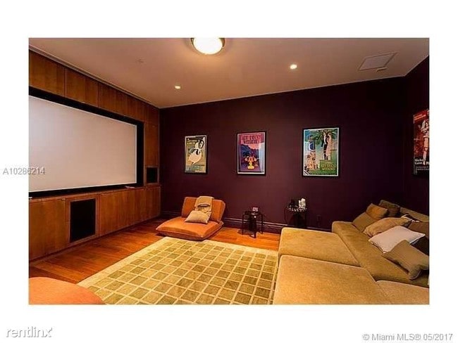 Building Photo - 800 S Pointe Dr