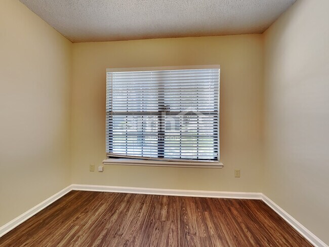 Building Photo - 7568 Deer Cove Lane