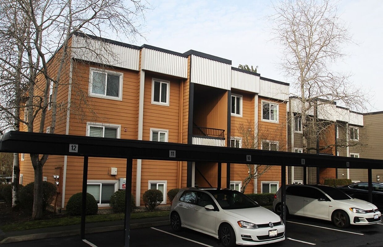 Primary Photo - REMODELED KIRKLAND 2 BED CONDO FOR RENT W ...