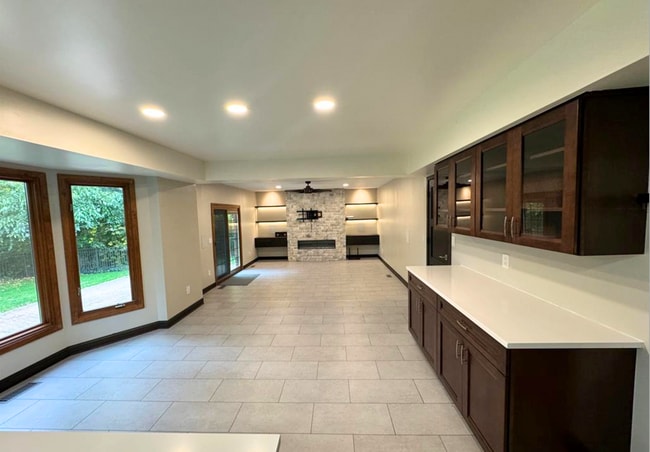 Building Photo - 5160 Orchard Crest