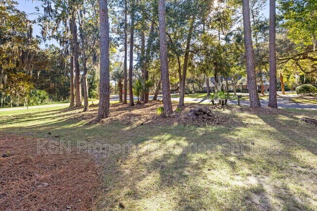 Foto del edificio - 286 Cushing Dr