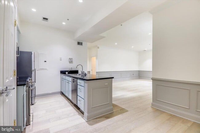 Foto del edificio - 1229 12th St NW