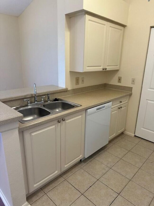 Foto del edificio - 1222 Bermuda Lakes Ln