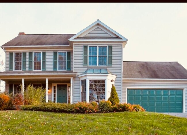Foto del edificio - 642 River Hill Rd