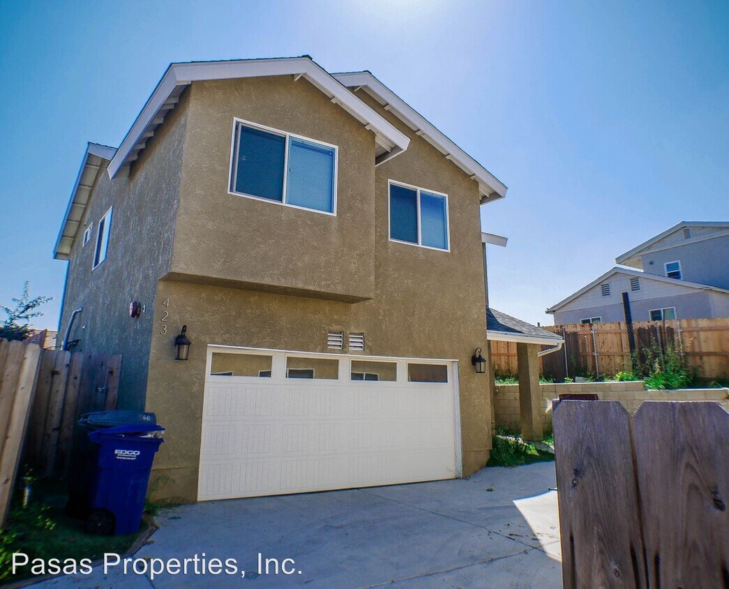 Primary Photo - 4 br, 2.5 bath House - 423 T Ave